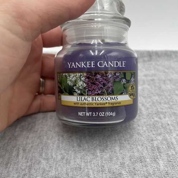 Yankee Candle Lilac Blossom Small Jar Candle 3.7 oz Retired Label New - Picture 2 of 4